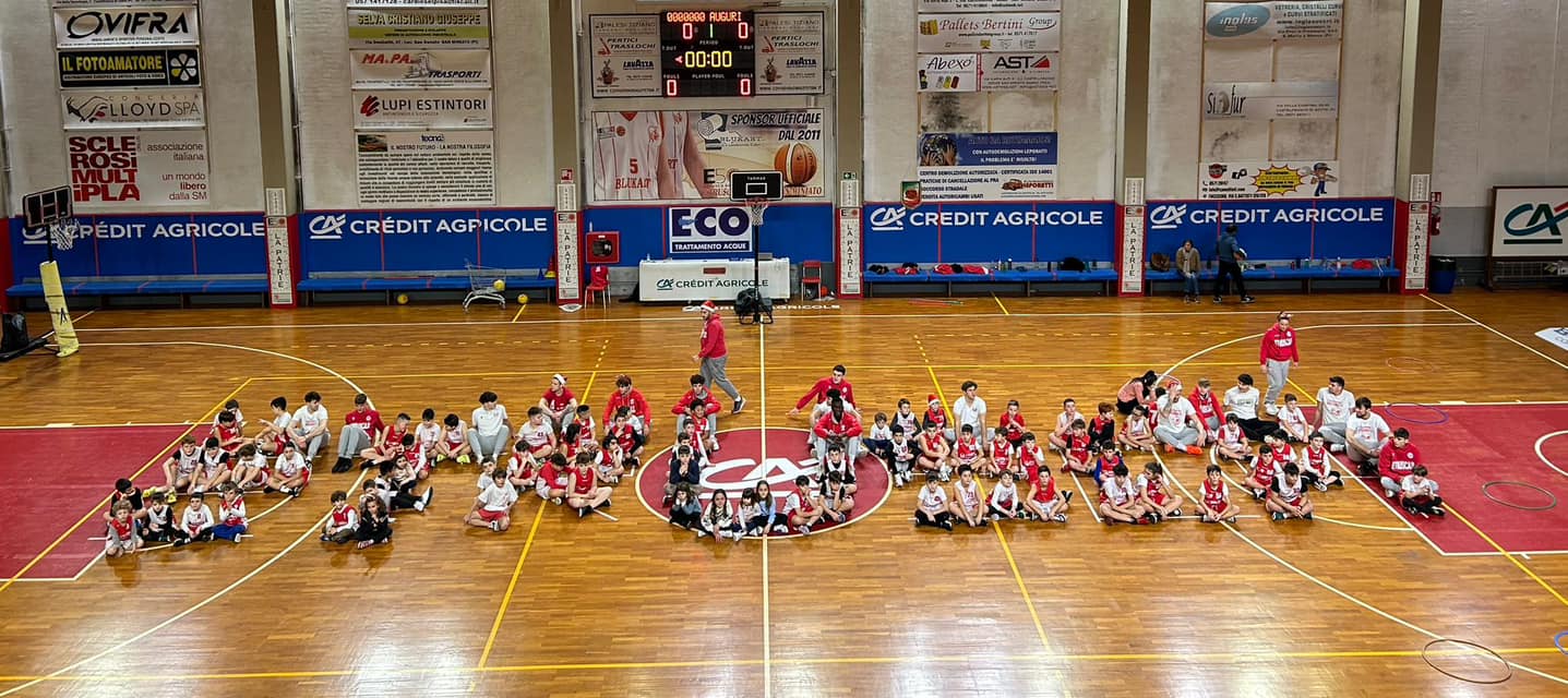 FESTA DI NATALE DEL MINIBASKET: DIVERTIMENTO ASSICURATO!